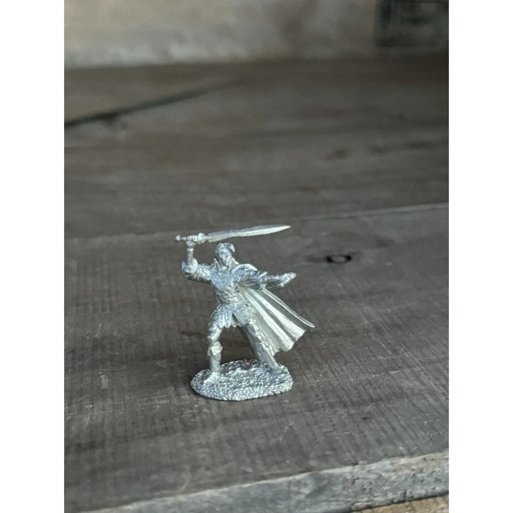 Vintage Dungeons & Dragons Rare Metal Miniature‎ D&D Fighter On Rock